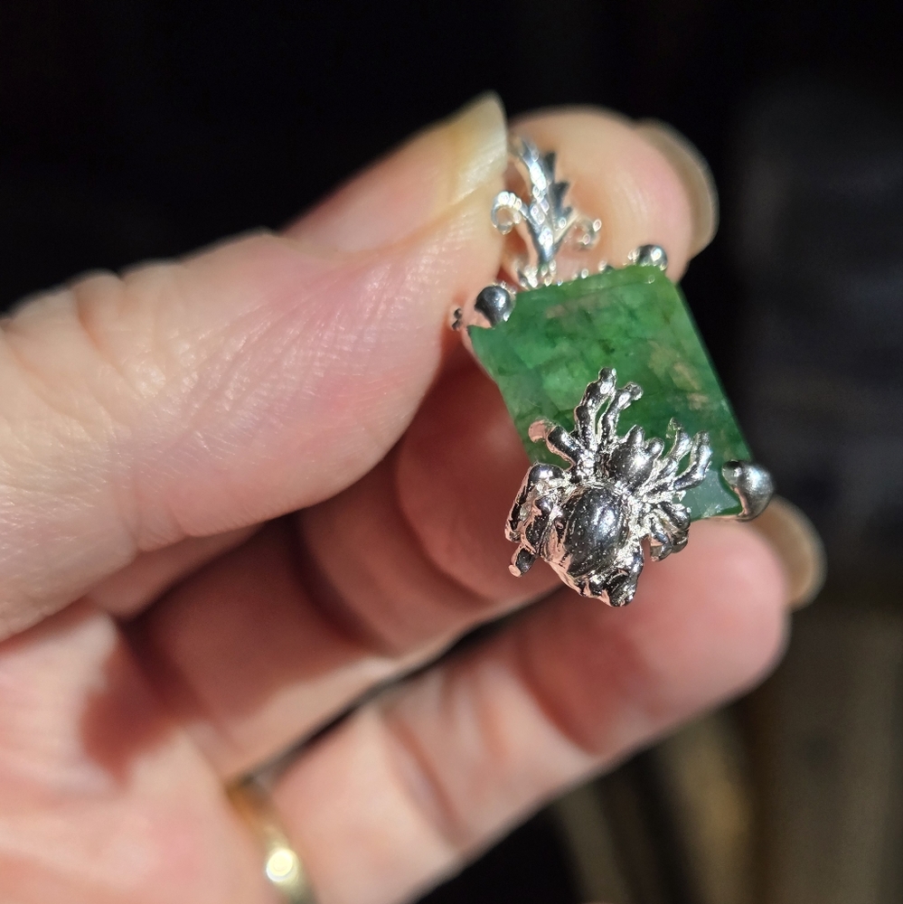 Green Beryl emerald cut 9k sterling spider 🕷 pendant - Picture 4 of 6
